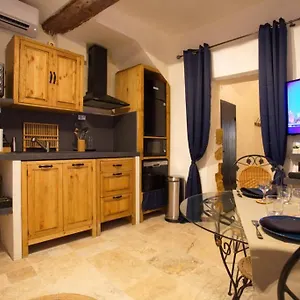 https://les-secrets-dalcove-nuitees-romantiques-avec-spa.aixenprovencehotels.org